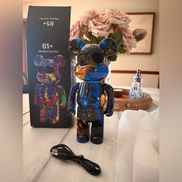 B5+ Mini Bearbrick Bear Painted Graffiti Wireless BT Speaker - Picture 3 of 4